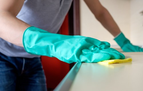Move-out cleaning preparation in a W1W residential property